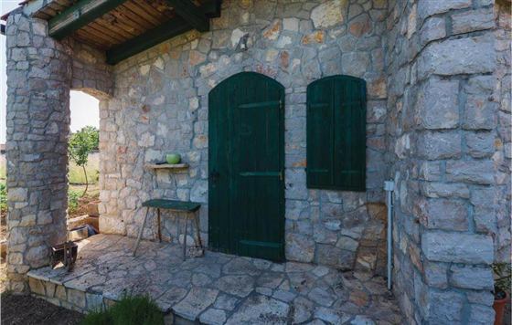 Old Dalmatian stone cottage in the Šibenik hinterland